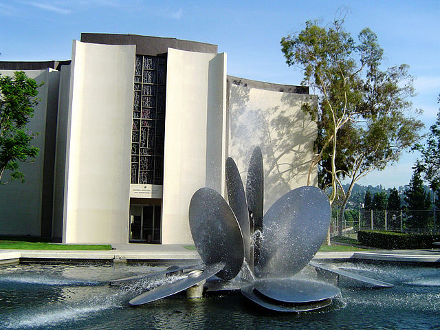 Herrick Memorial Chapel and fountain at Occidental College.