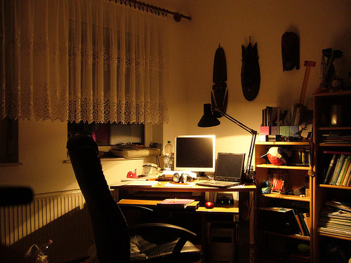 Does late-night cramming in your room actually work?