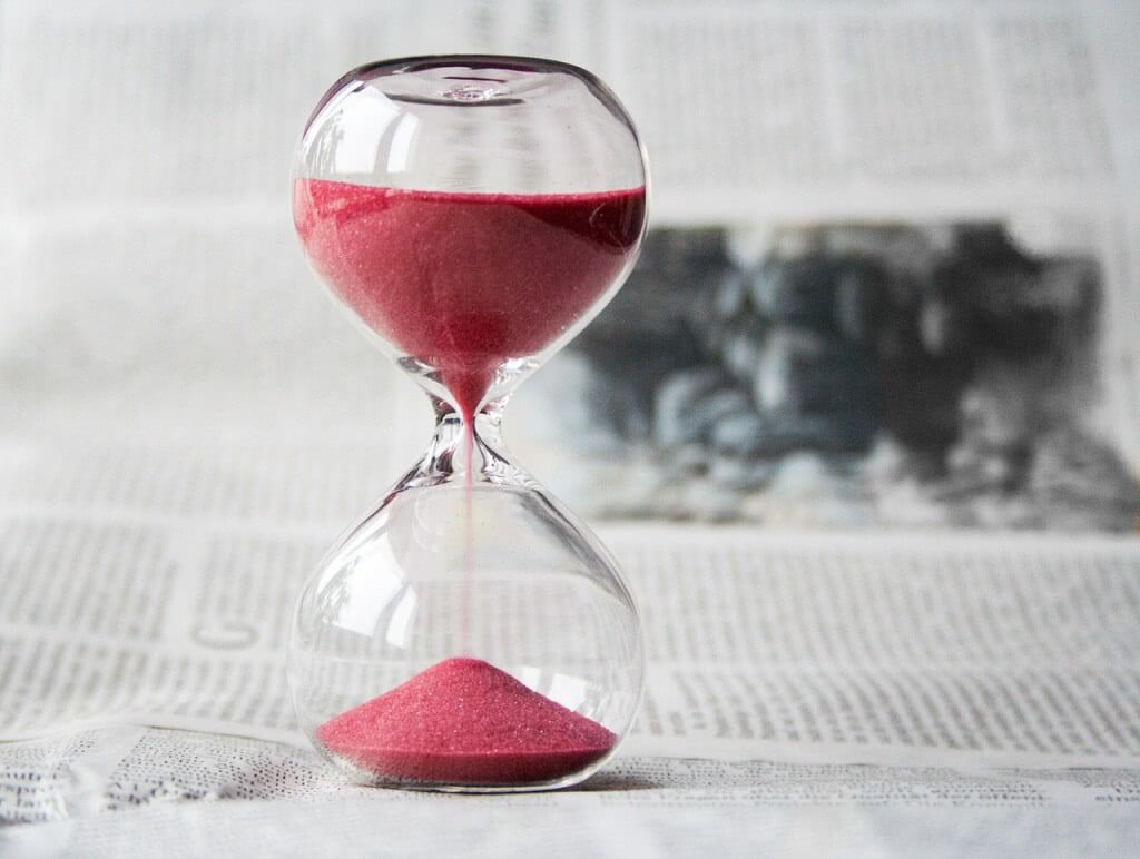 Red hourglass.