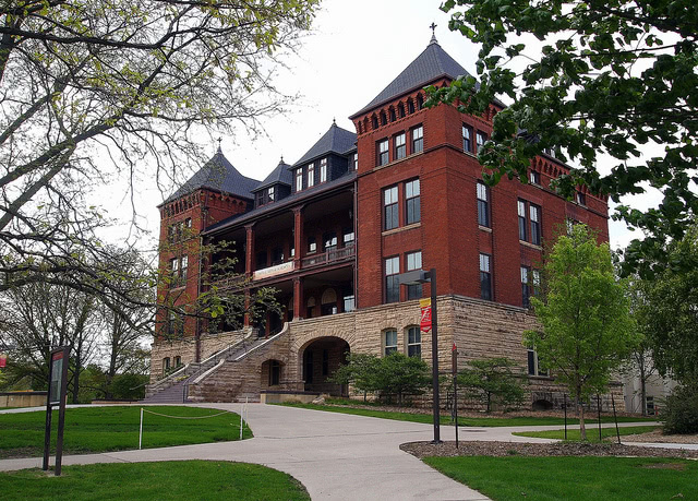 What's the difference between high school and college?