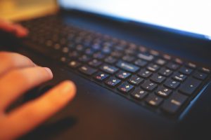 How do you choose which college essay topic you want to write on