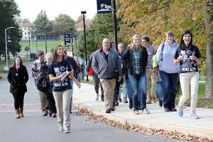 Should your parents come with you on a college visit?