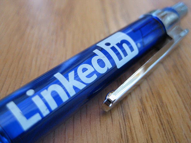 How to use LinkedIn to search for colleges