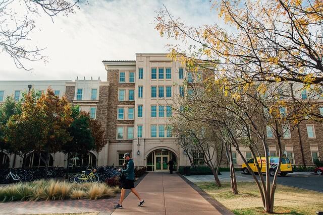 Colleges With The Coolest Pools & Swimming Facilities