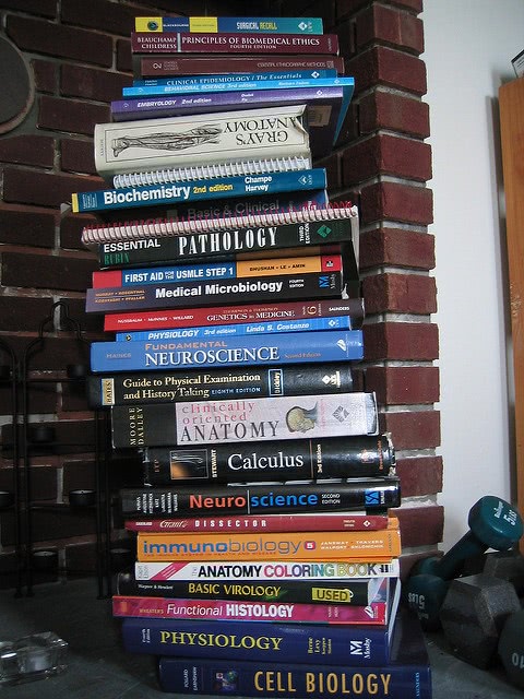 There are a few ways to save money on college textbooks