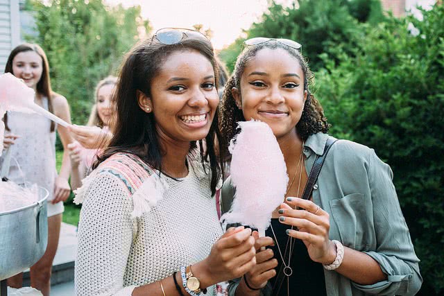 Here's a summer checklist of things to do before college starts.