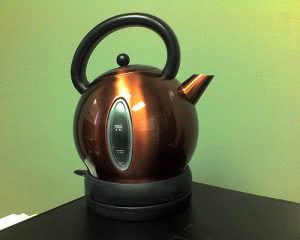 Coffee maker or tea pot - best gifts for college students