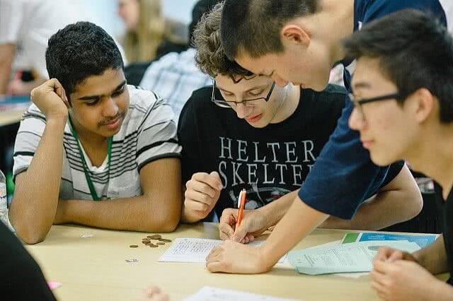 Here's a college financial aid checklist for juniors and seniors