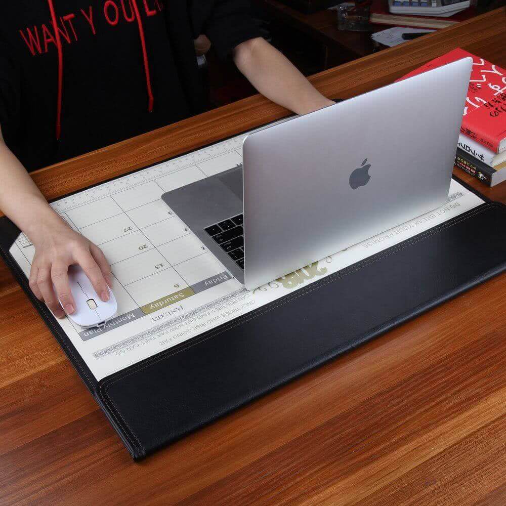 Perfect Desk Calendars for College Students - College Raptor