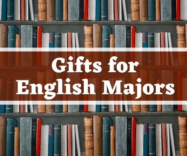 Bookshelf with text: gifts for english majors